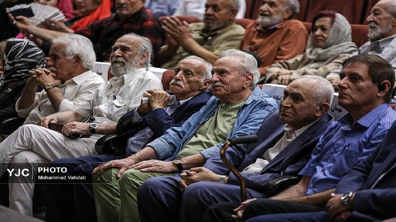 وزارت ارشاد حامی هنرمندان است
