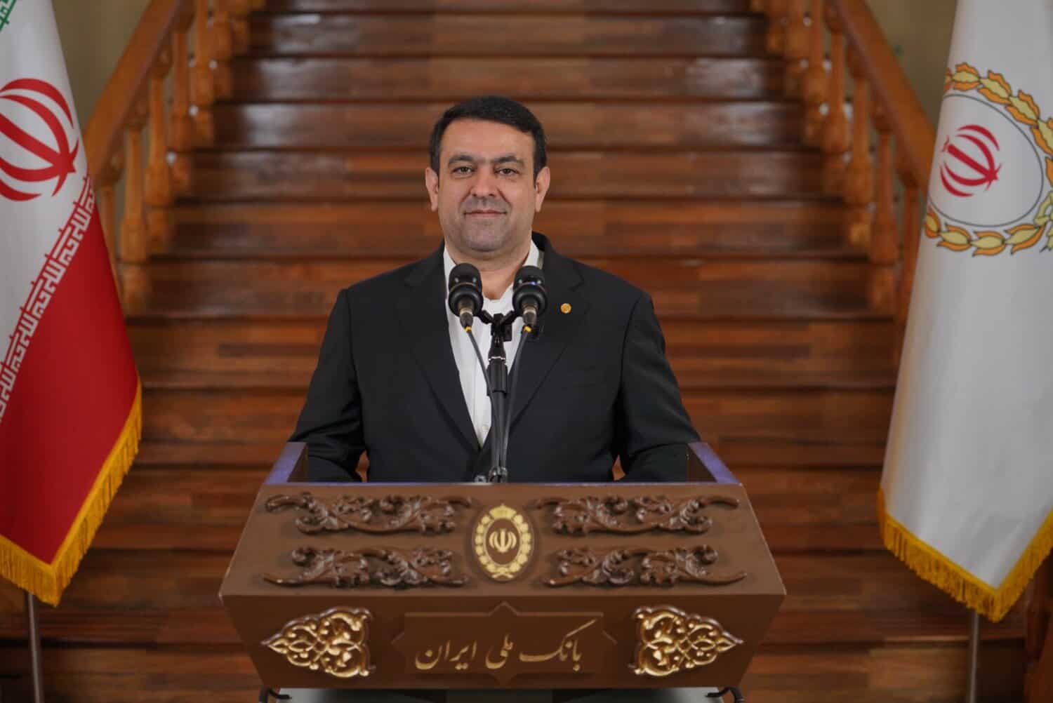 خوش آمد گویی مدیر عامل بانک ملی ایران به همکاران بانک آینده + فیلم