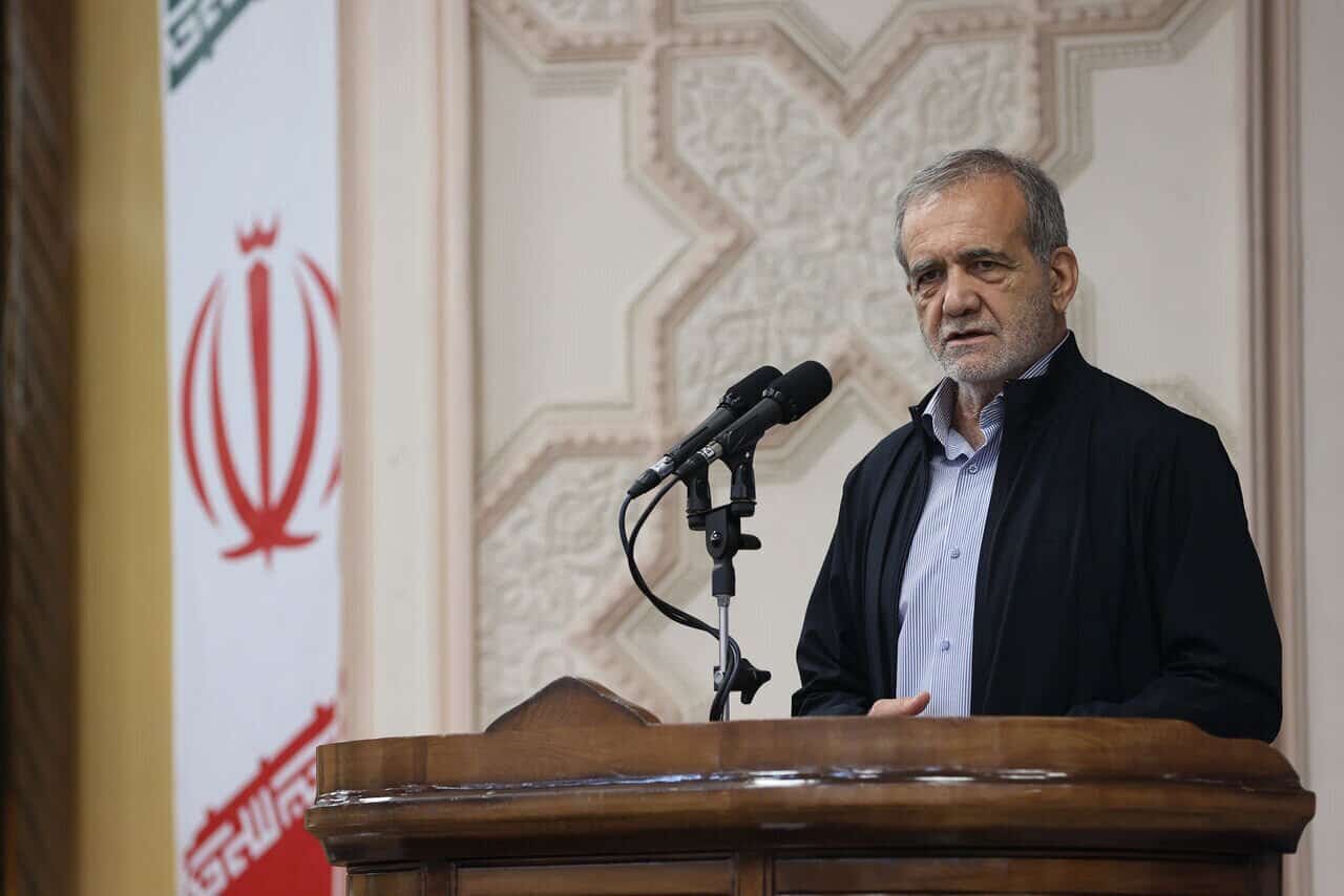 پزشکیان: شکی نیست که باید بنزین را گران کرد؛ ولی این طور نیست که شب تصمیم بگیرم هر کسی هم حرف زد بزنم تو سرش!