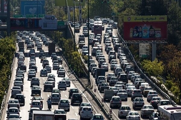 ترافیک صبحگاهی سنگین بزرگراه نواب و صدر در نخستین شنبه آبان