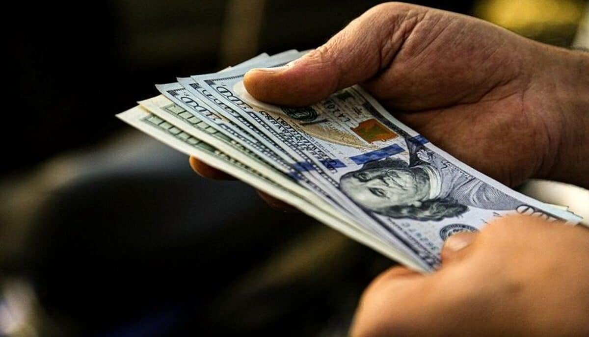 سقوط آرام قیمت دلار امروز ۳ آبان ۱۴۰۴؛ بازار در مسیر تعادل قرار گرفت