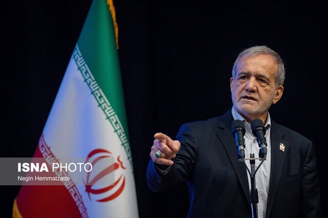 پزشکیان: آنان که از خارج کشور پمپاژ ناامیدی می‌کنند خودفروخته‌اند