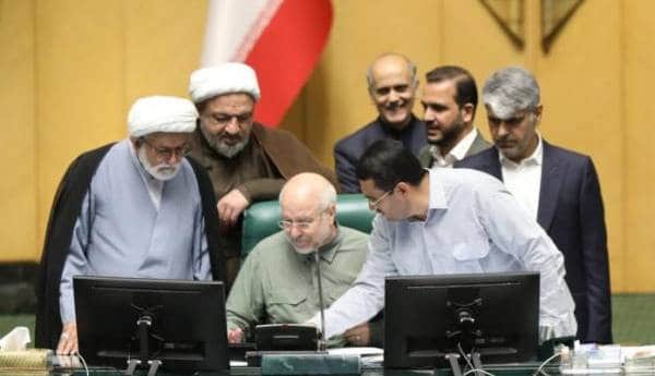از تریبون مجلس تا میدان نزاع جناحی؛ حملات تند پایداری‌ها به روحانی در سایه بحران اقتصادی