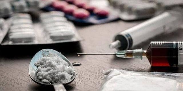 هشدار وزارت بهداشت درباره عادی‌ سازی مصرف مواد مخدر در سریال‌ ها و شبکه نمایش خانگی