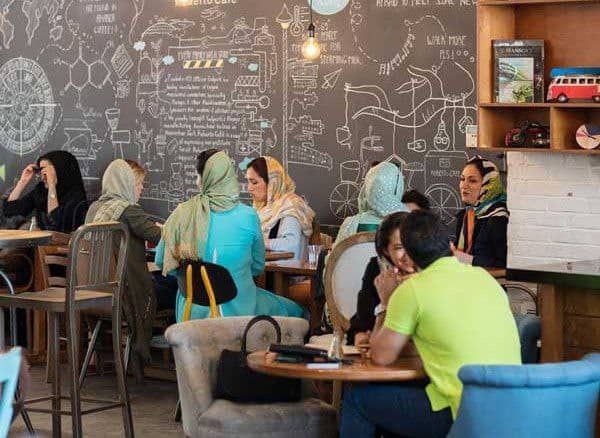 کافه‌های شهری؛ فضای سوم نسل Z برای فرار از تنهایی و ساخت هویت اجتماعی