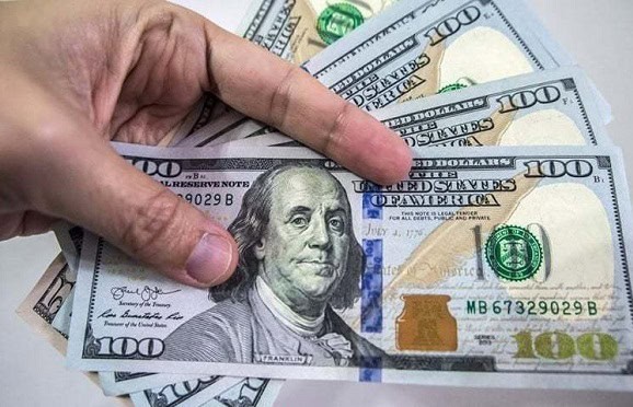 محسن زنگنه: واقعیت بازار ارز را پنهان می‌کنند | حتی گفتنِ «بازار ارز آزاد» در جلسات ممنوع است!
