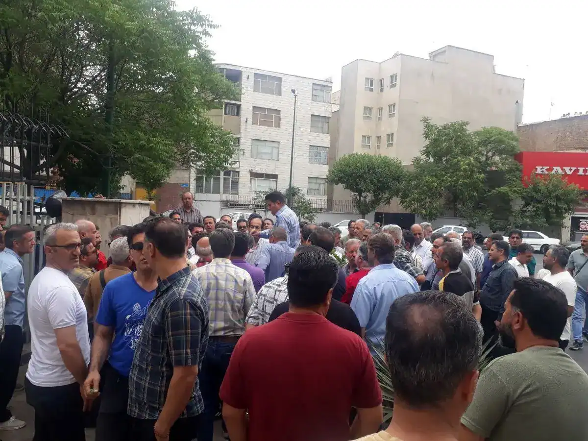 اعتراض بازنشستگان شرکت واحد به حذف امکانات رفاهی؛ چرا پس از سال‌ها خدمت، نادیده گرفته شدند؟