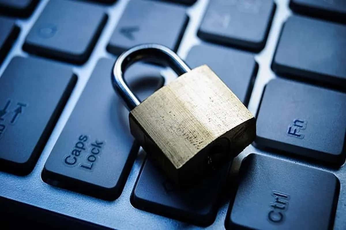 چرا پزشکیان دستور رفع فیلترینگ نمی‌دهد؟ پشت‌پرده اختلاف‌نظرها در دولت و مجلس