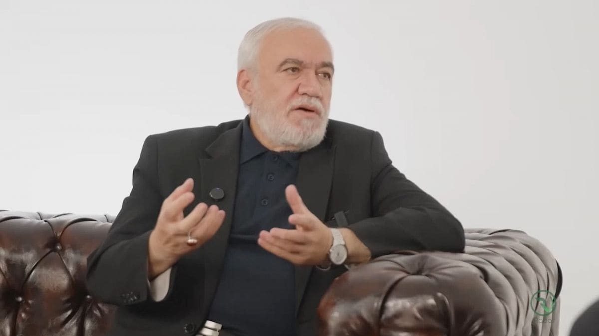 شوخی فتح‌الله‌زاده با میثاقی: آن‌قدر آب خورد که کمبود آب پیدا کردیم!