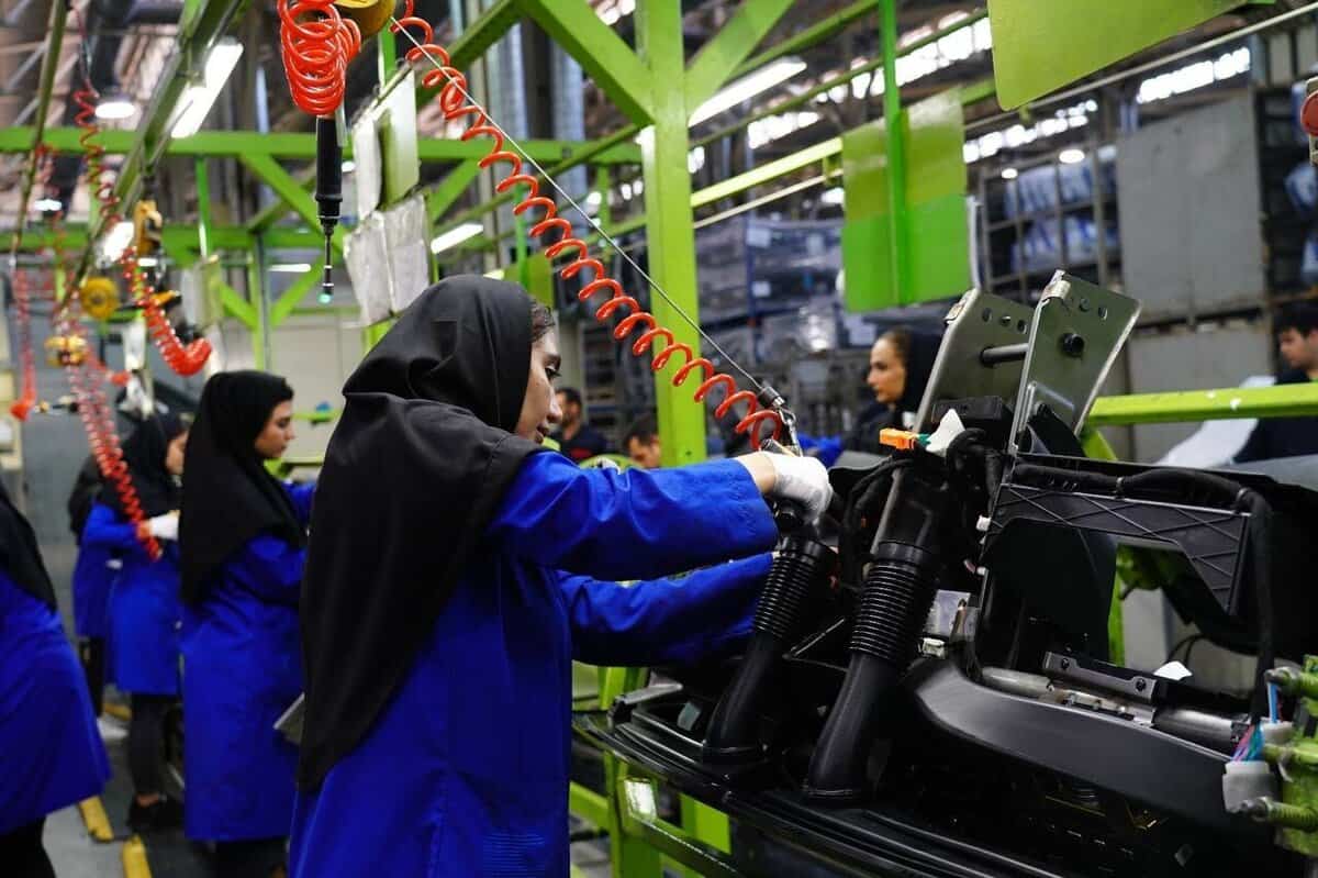 پرش قیمتی در ایران‌خودرو؛ از زیان انباشته تا دلار ۱۴ هزار دلاری در خط تولید