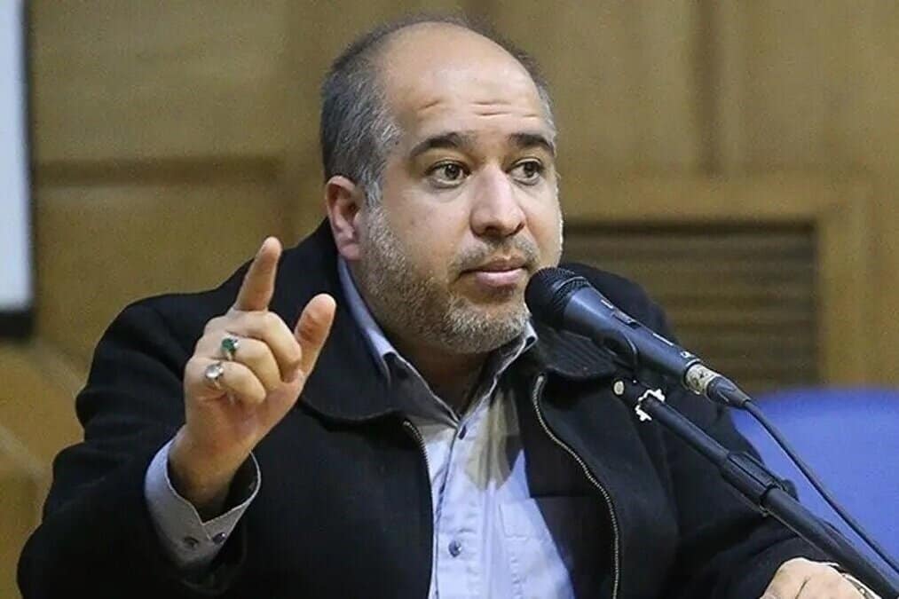 رانت وقتی ایجاد می‌شود که الیاس حضرتی دامادش را با معدل ۱۲ به شرکت بازرگانی بین‌المللی تأمین اجتماعی می‌برد