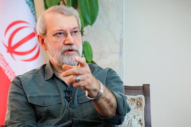 لاریجانی: مذاکرات واقعی را می‌پذیریم