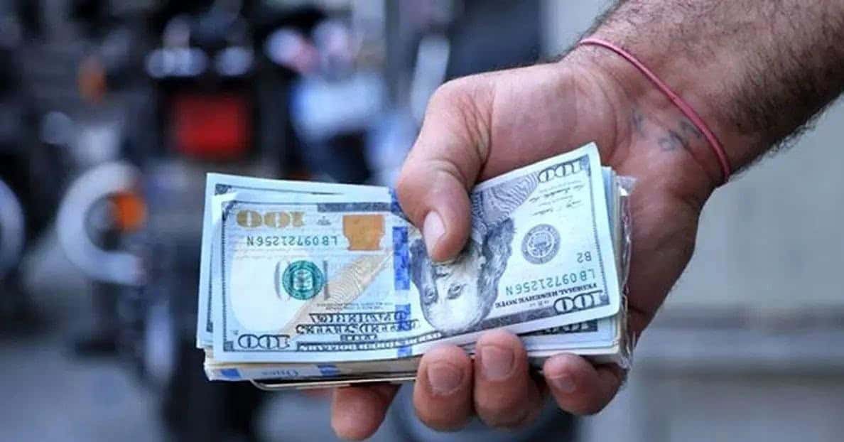 سه سناریوی داغ برای بازار ارز در آذر؛ آیا دلار از کانال ۱۱۵ هزار تومان عبور می‌کند؟