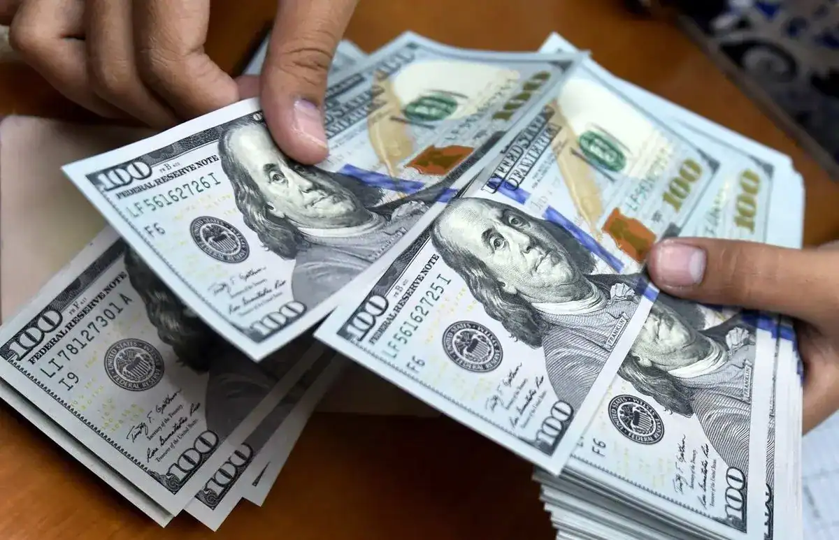 دلار در آستانه جهش جدید؟ پیش‌بینی کارشناسان از روند قیمتی تا پایان آبان