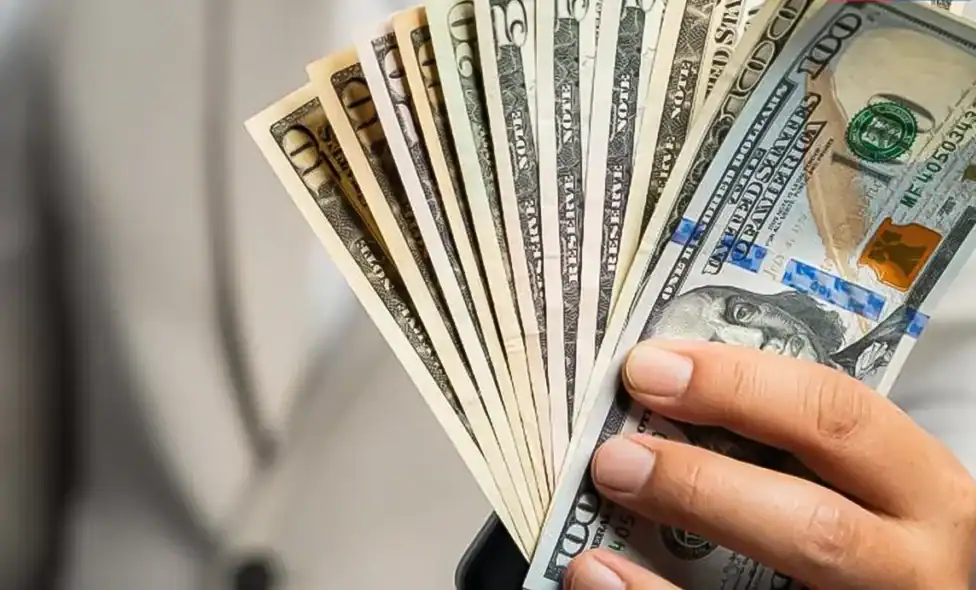 ریزش خفیف در بازار توافقی؛ آخرین نرخ دلار اسکناس و حواله امروز ۴ آذر ۱۴۰۴