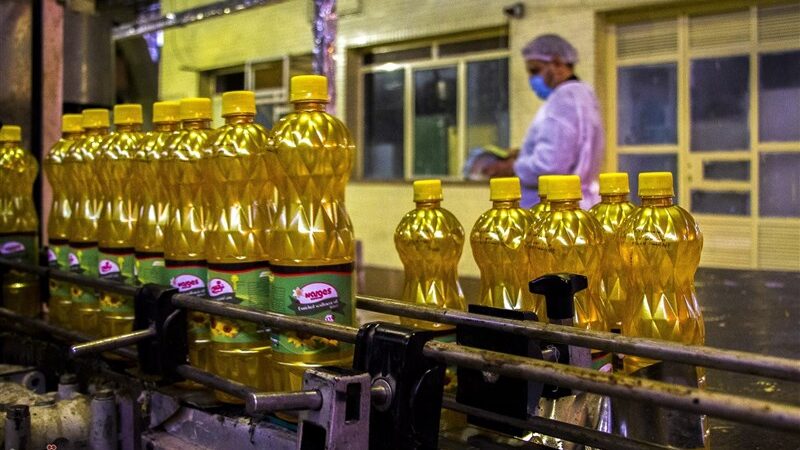 بحران خاموش روغن در بازار؛ چرا قفسه‌ها خالی می‌شوند و قیمت‌ها سر به فلک می‌کشند؟