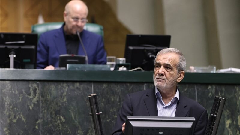 پزشکیان: می‌گویند حقوق را زیاد کنید؛ یکی به من بگوید از کجا پول بیاورم؟
