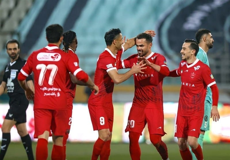 پرسپولیس با بُرد مقابل پیکان موقتاً صدرنشین شد