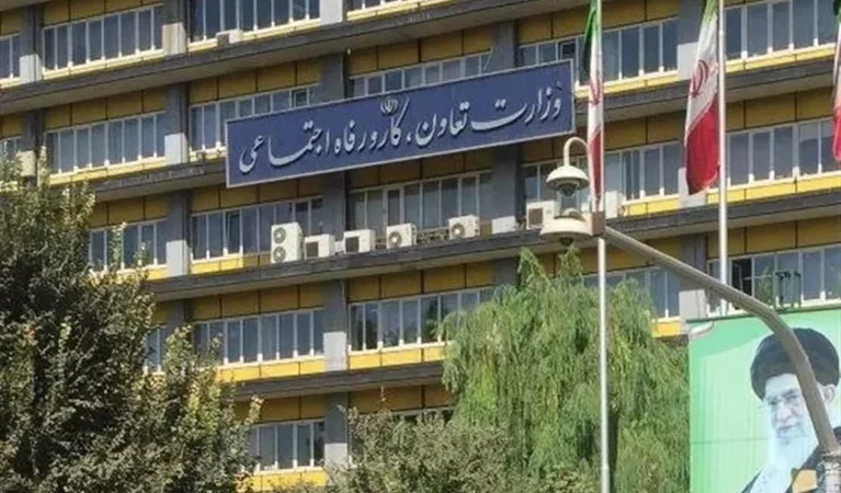 قدرت خرید حقوق‌بگیران به کجا رسید؟ روایت یک دهه کوچک‌شدن سفره مزدبگیران