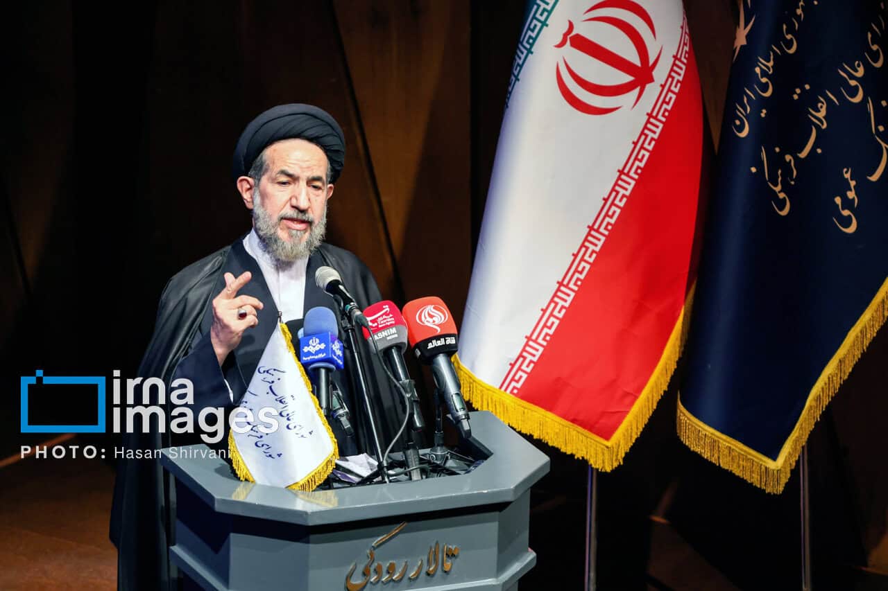 ابوترابی‌فرد: با کافه‌های متخلف و فاقد مجوز برخورد قانونی می‌شود