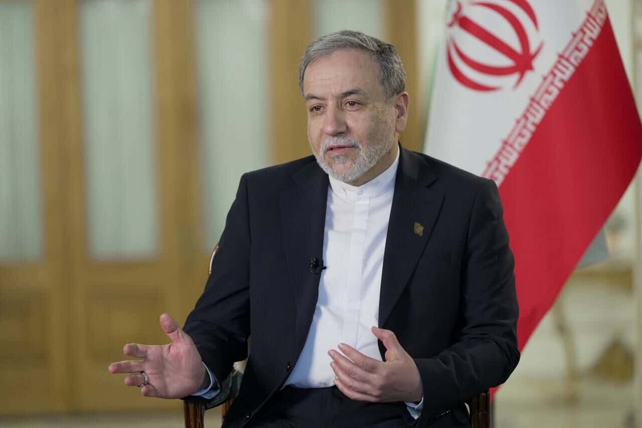 عراقچی: ایران کاملاً مصمم است برنامه هسته‌ای صلح‌آمیز خود را ادامه دهد