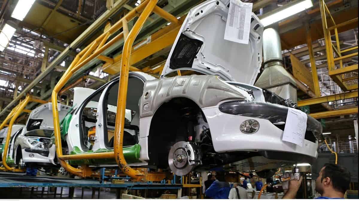 چرا ساختار معیوب خودروسازی ایران اصلاح نمی‌شود؟