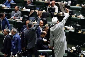 وقتی فریادها گران تمام می‌شود؛ چرا تنش در مجلس به بازار ارز شوک داد؟