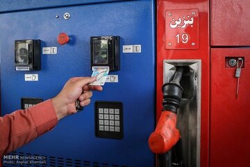 چرا گران شدن بنزین در بعضی دولتها باعث ناآرامی شد و در برخی دولتها نه/ در دولت خاتمی قیمت بنزین 8برابر شد و اعتراض هم نشد