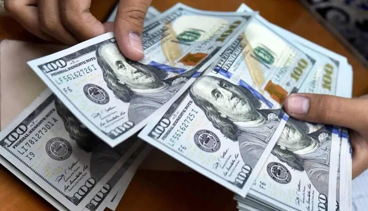 افزایش نرخ دلار؛ آیا دولت برای جبران کسری بودجه به بازی ارزی روی آورده است؟