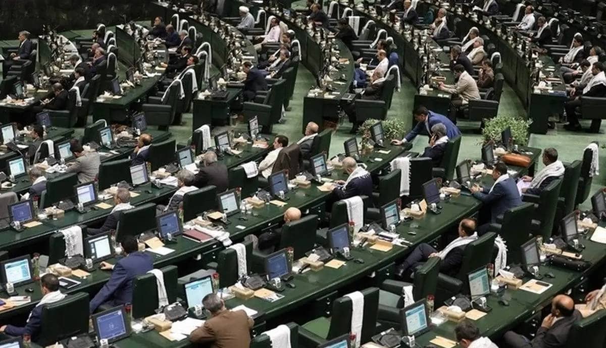 شکاف تازه در اردوگاه اصولگرایان؛ از صحن بهارستان تا میدان نبرد مجازی