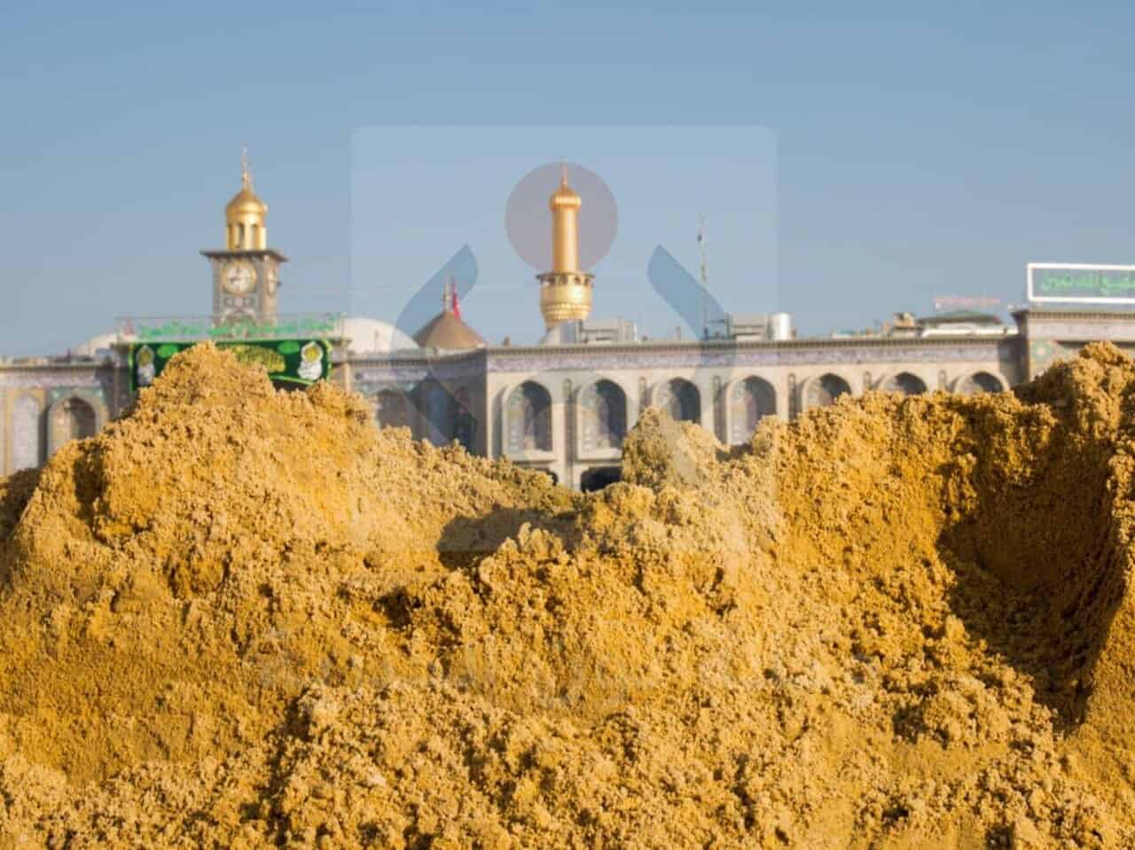 نمایان شدن خاک زرد صحرای کربلا هنگام خاکبرداری