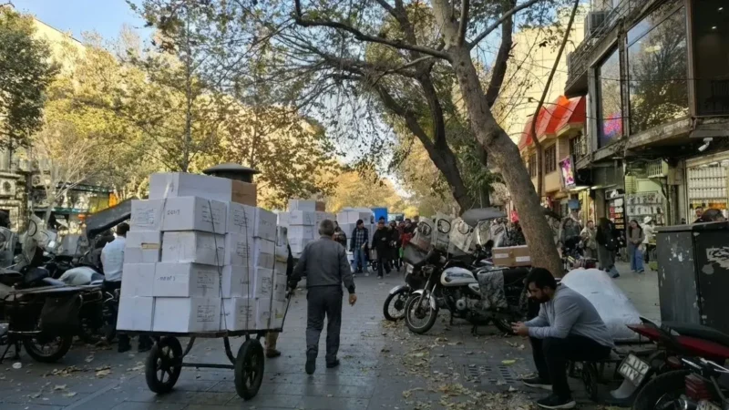 بازار تهران روی شانه‌های فرسوده می‌چرخد