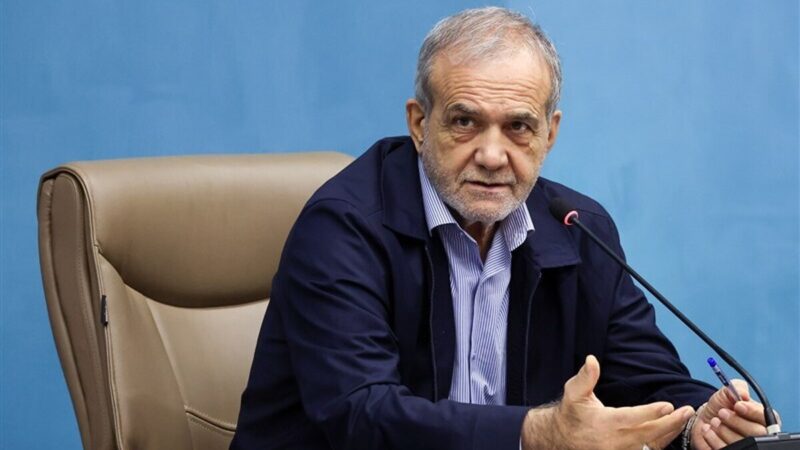 پزشکیان به بانک‌مرکزی رفت / برگزاری کارگروه تضمین امنیت غذایی و بهبود معیشت مردم