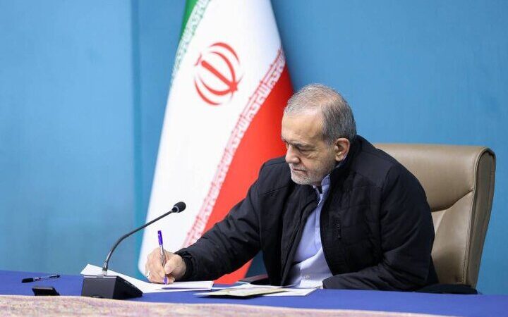 پزشکیان: تعرض به رهبری معظم، به‌منزله جنگ تمام عیار با ملت ایران است