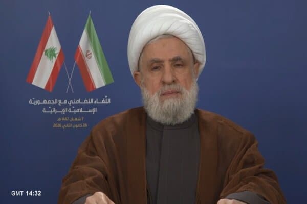 نعیم قاسم: در قبال تهدید ترامپ علیه امام خامنه ای ساکت نمی مانیم