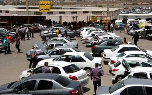 بازار خودرو سردرگم است/ دلار عقب نشسته اما خودرو نه!
