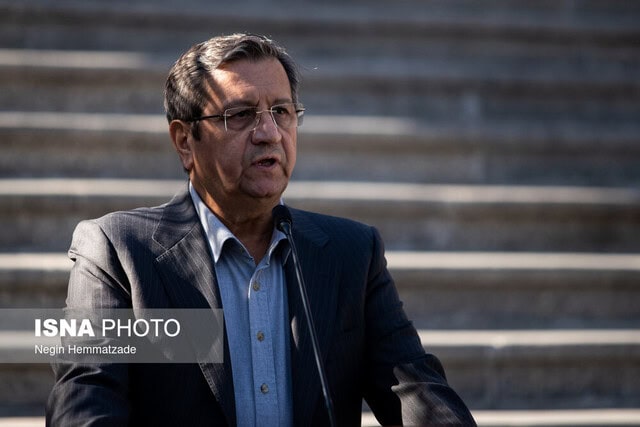 همتی: نتایج مثبت یکپارچه‌سازی نرخ ارز به مرور زمان خود را نشان خواهد داد