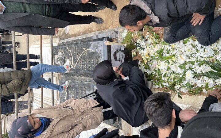رضا رویگری در قطعه هنرمندان آرام گرفت