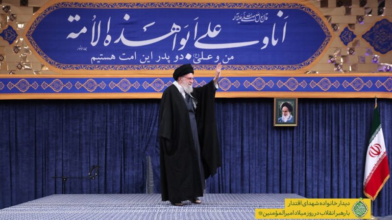 رهبر انقلاب: قشر بازاری جزو وفادارترین قشرهای کشور به انقلاب اسلامی است؛ به اسم بازار و بازاری نمی‌توان با نظام اسلامی مقابله کرد