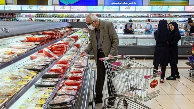 بازنشسته زیر تیغ؛ چرا سقف ۱۰ میلیون تومانی خرید ماهانه، یک شوخی تلخ است؟