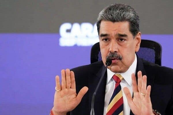 ترامپ:مادورو و همسرش بازداشت شدند