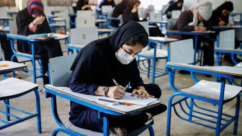دانشگاه آزاد و بازی بلاتکلیفی: امتحانات نیمسال، حضوری یا مجازی؟ کسی خبر ندارد!