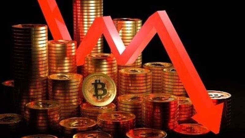 سقوط بیت‌کوین به ۶۳ هزار دلار؛ خروج ۳۶۰ میلیون دلار سرمایه از بازار کریپتو