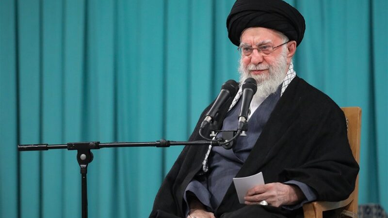 امام خامنه‌ای: اگر آمریکاییها جنگ راه بیندازند، جنگ منطقه‌ای خواهد بود