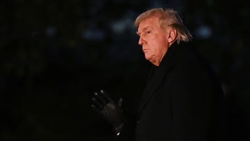 مشاوران ترامپ خواستار تمرکز وی بر مسائل اقتصادی هستند تا ایران