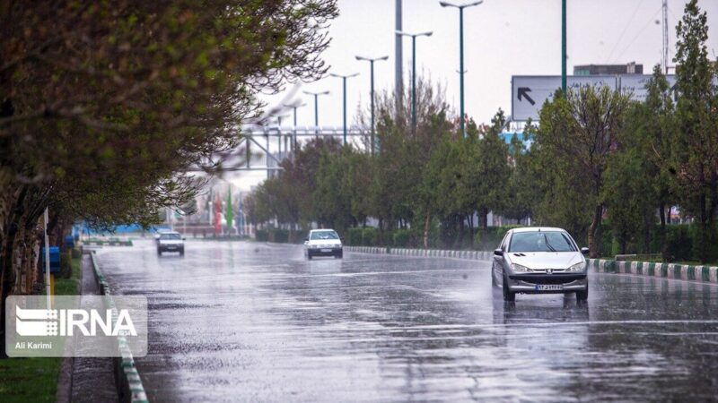 برف و باران در جاده‌های ۱۰ استان/ ترافیک نیمه‌سنگین در چند محور