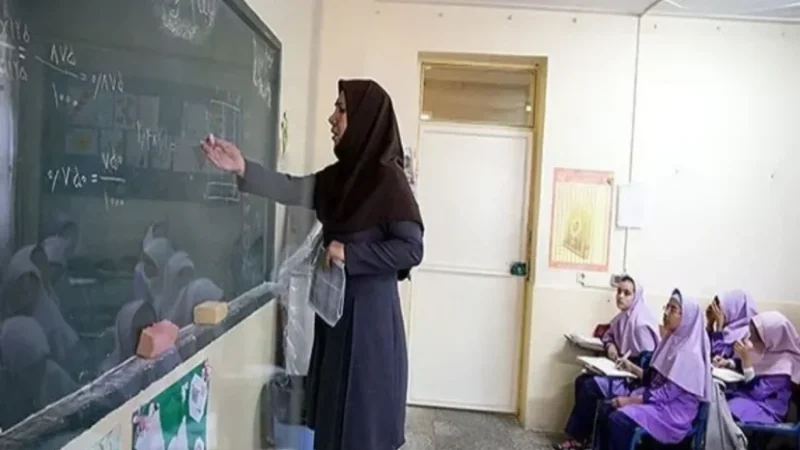 خبر خوش برای معلمان؛ تسهیلات ۳۰ و ۱۰۰ میلیونی بدون سود در راه فرهنگیان