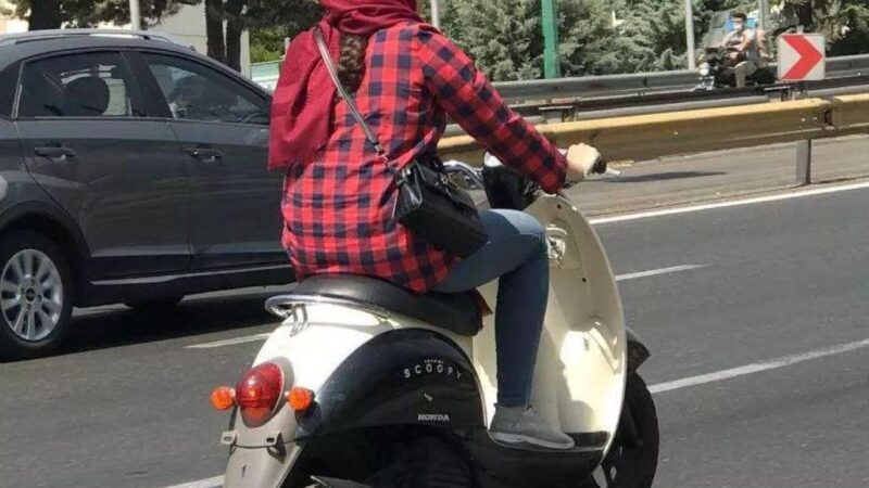 موتورسواری بانوان؛ اختلافی که قانون حل کرده اما عرف رهایش نمی‌کند