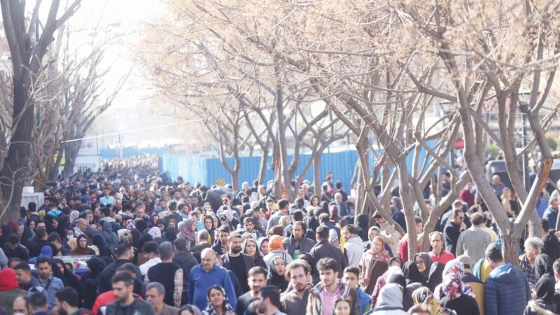 وقتی جامعه دو پاره می‌شود؛ زنگ خطر فروپاشی پایداری اجتماعی در ایران