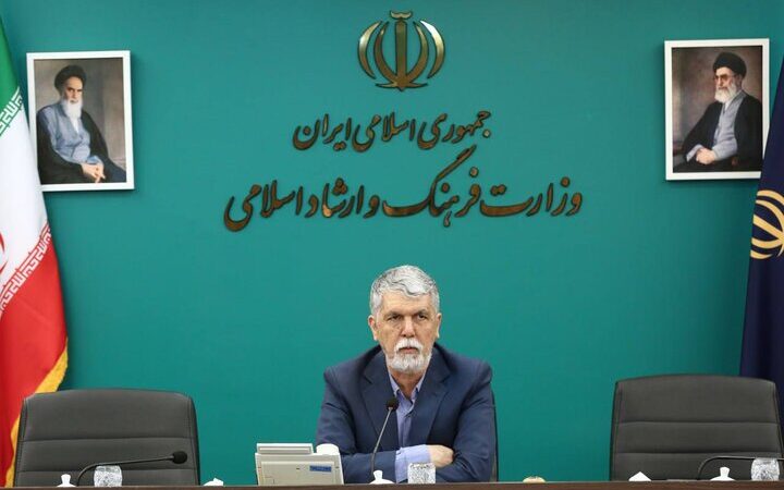 وزیر ارشاد: تئاتر تعطیل شدنی نیست؛ دبیرخانه فیلم فجر نیاز به مکان داشت